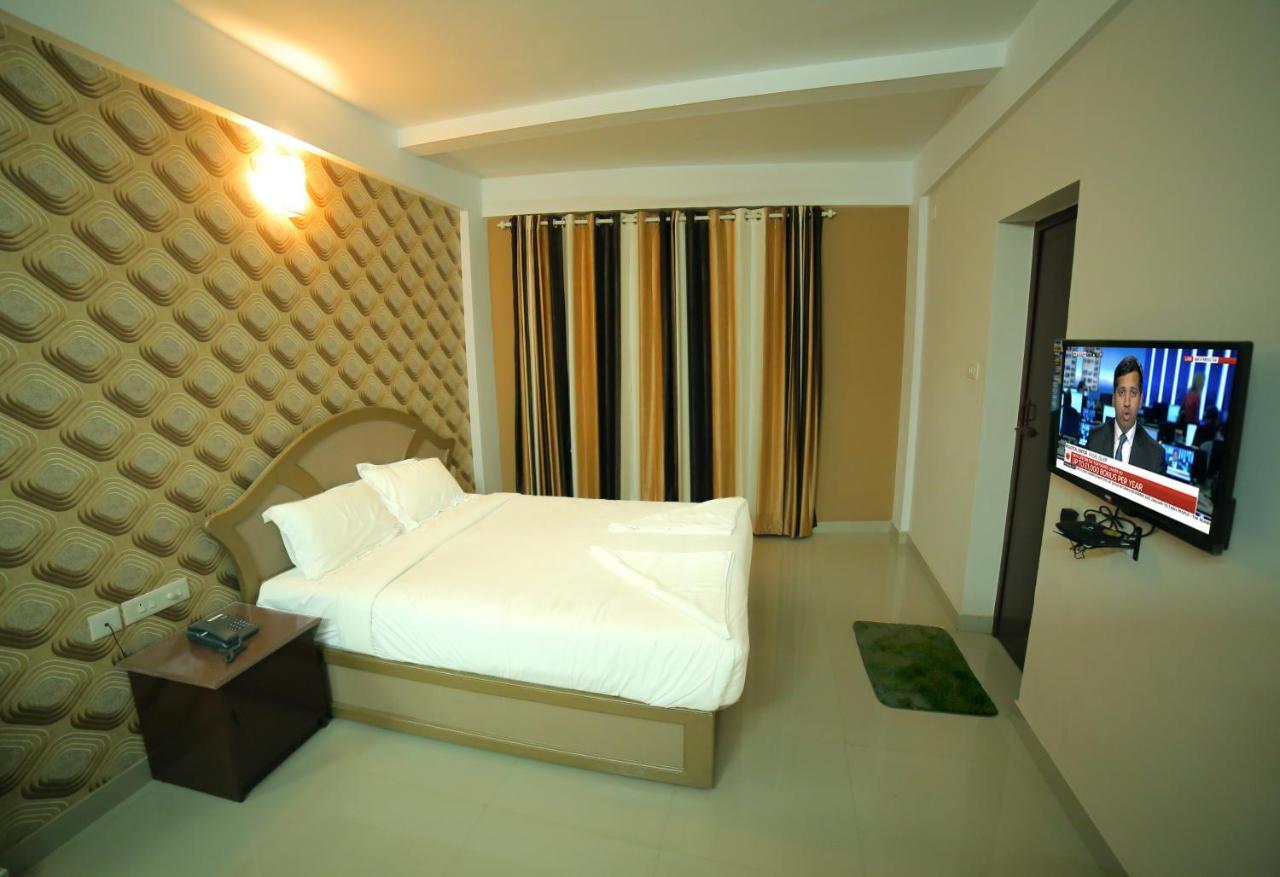 Hotel Falcon Thiruvananthapuram ภายนอก รูปภาพ