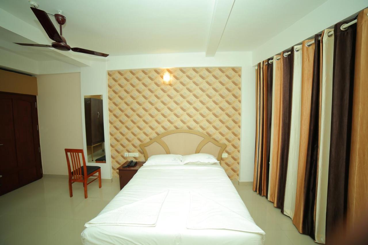 Hotel Falcon Thiruvananthapuram ภายนอก รูปภาพ