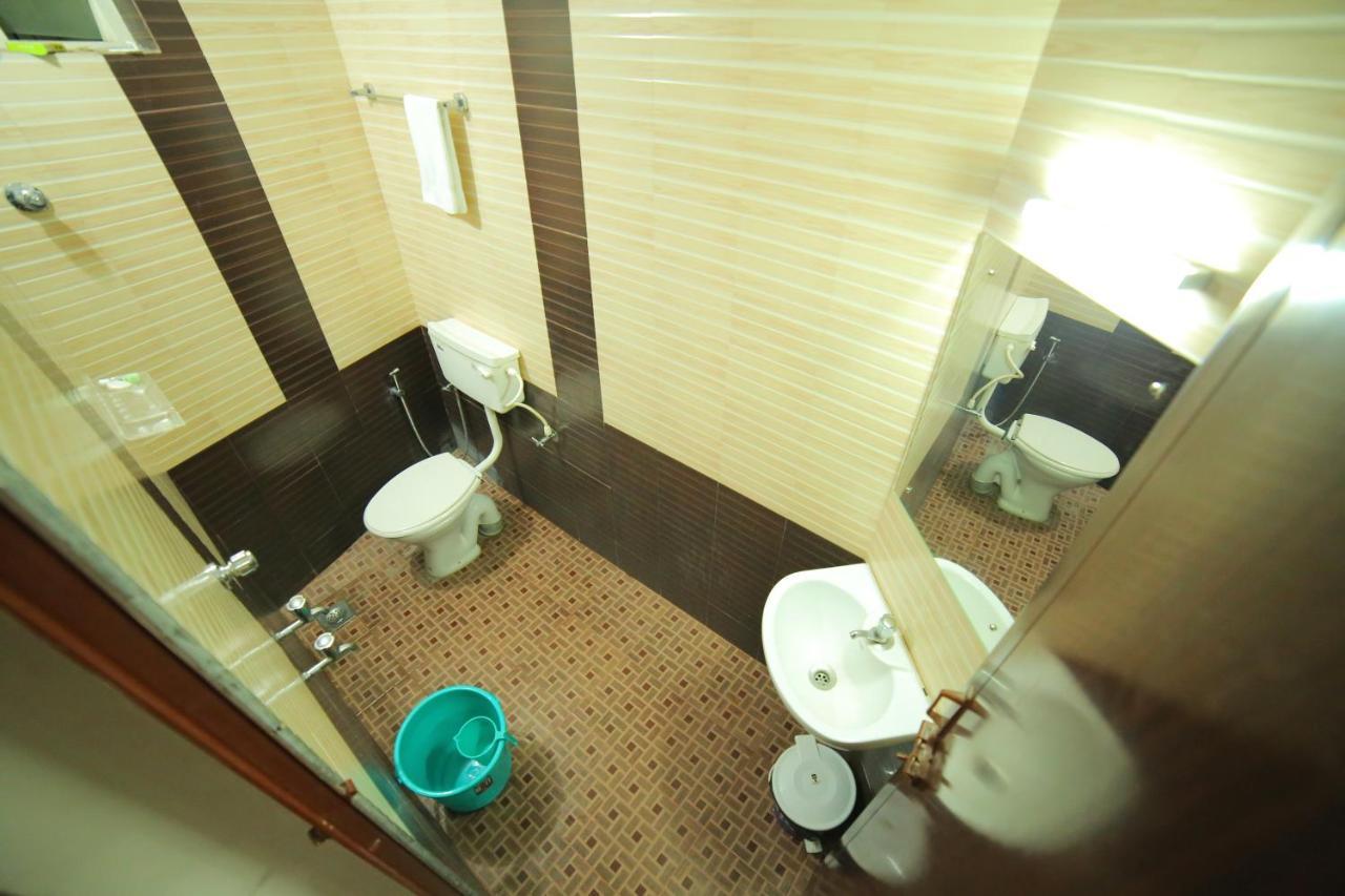 Hotel Falcon Thiruvananthapuram ภายนอก รูปภาพ