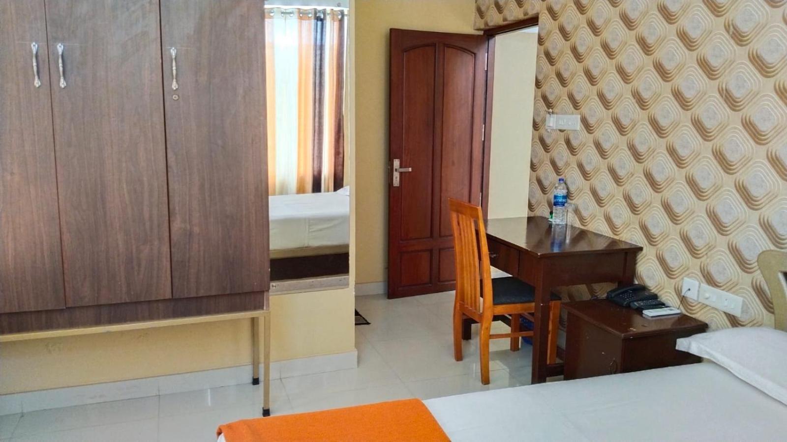 Hotel Falcon Thiruvananthapuram ภายนอก รูปภาพ